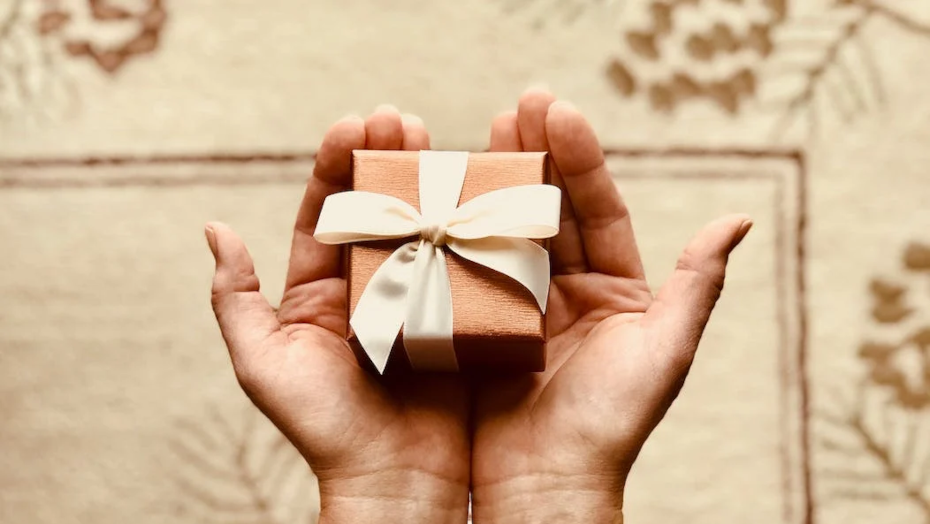 Choosing a Thoughtful Gift for Your Benefactor