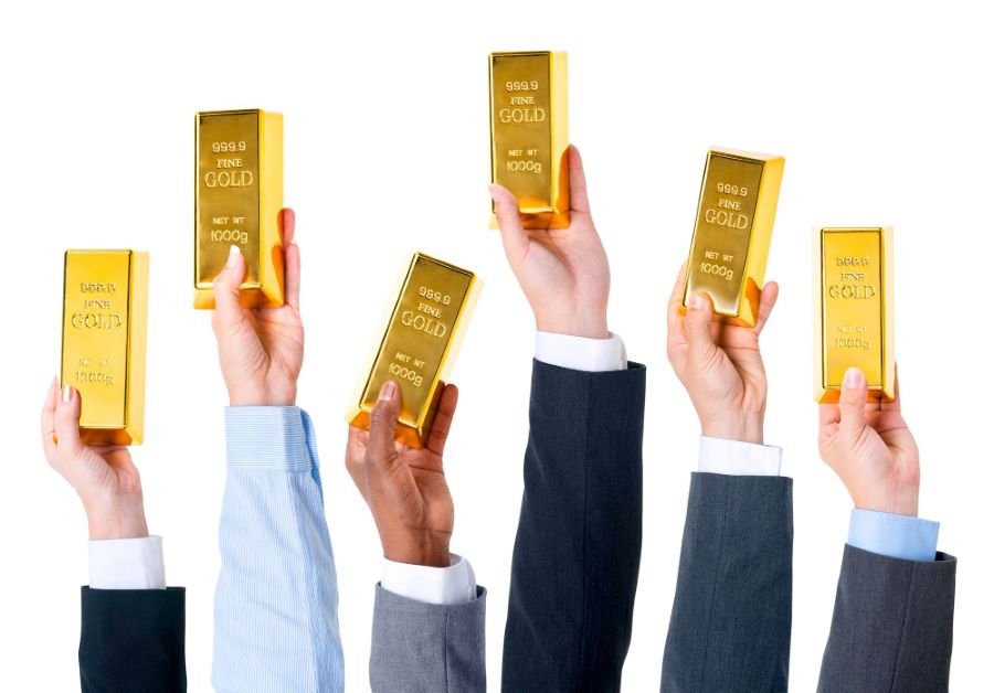 Does a Gold Pledge Improve Credit Terms?